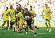 25 August 2019; Tawera Kerr Barlow of La Rochelle in action during the LNR Top 14 match between ASM Clermont Auvergne and La Rochelle at Stade Marcel-Michelin in Clermont-Ferrand, France. Photo by Romain Biard/Sportsfile