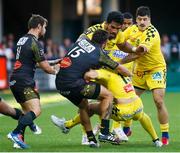 25 August 2019; Nick Abendanon of Clermont is tackled by Jeremy Sinzelle of La Rochelle during the LNR Top 14 match between ASM Clermont Auvergne and La Rochelle at Stade Marcel-Michelin in Clermont-Ferrand, France. Photo by Romain Biard/Sportsfile