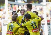 25 August 2019; Peter Betham of Clermont celebrates his try with team-mates during the LNR Top 14 match between ASM Clermont Auvergne and La Rochelle at Stade Marcel-Michelin in Clermont-Ferrand, France. Photo by Romain Biard/Sportsfile