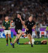 21 September 2019; Scott Barrett of New Zealand on his way to scoring his side's second try during the 2019 Rugby World Cup Pool B match between New Zealand and South Africa at the International Stadium in Yokohama, Japan. Photo by Ramsey Cardy/Sportsfile