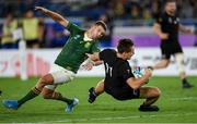 21 September 2019; George Bridge of New Zealand scores his side's first try despite the efforts of Makazole Mapimpi of South Africa, during the 2019 Rugby World Cup Pool B match between New Zealand and South Africa at the International Stadium in Yokohama, Japan. Photo by Ramsey Cardy/Sportsfile