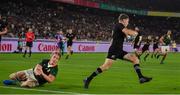 21 September 2019; Beauden Barrett of New Zealand avades the tackle of Pieter-Steph du Toit of South Africa during the 2019 Rugby World Cup Pool B match between New Zealand and South Africa at the International Stadium in Yokohama, Japan. Photo by Ramsey Cardy/Sportsfile
