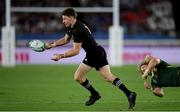 21 September 2019; Beauden Barrett of New Zealand beat the tackle by Faf de Klerk of South Africa during the 2019 Rugby World Cup Pool B match between New Zealand and South Africa at the International Stadium in Yokohama, Japan. Photo by Ramsey Cardy/Sportsfile
