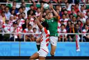28 September 2019; Garry Ringrose of Ireland catches a kick ahead of Ryohei Yamanaka of Japan on his way to scoring his side's first try during the 2019 Rugby World Cup Pool A match between Japan and Ireland at the Shizuoka Stadium Ecopa in Fukuroi, Shizuoka Prefecture, Japan. Photo by Brendan Moran/Sportsfile