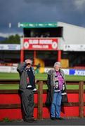 29 September 2019; Dundalk supporters Paddy and Iris McGuinness await the arrival of the Dundalk team bus prior to the Extra.ie FAI Cup Semi-Final match between Sligo Rovers and Dundalk at The Showgrounds in Sligo. Photo by Stephen McCarthy/Sportsfile