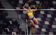 29 September 2019; Angelica Bengtsson of Sweden makes a clearance after borrowing a pole vaulting pole from Ninon Guillon-Romarin of France after hers broke whilst competing in the Women's Pole Vault Final during day three of the World Athletics Championships 2019 at the Khalifa International Stadium in Doha, Qatar. Photo by Sam Barnes/Sportsfile