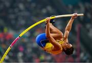 1 October 2019; Armand Duplantis of Sweden competing in the Men's Pole Vault Final during day five of the World Athletics Championships 2019 at the Khalifa International Stadium in Doha, Qatar. Photo by Sam Barnes/Sportsfile