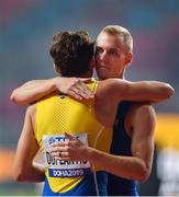 1 October 2019; Sam Kendricks of USA and Armand Duplantis of Sweden embrace following the Men's Pole Vault Final during day five of the World Athletics Championships 2019 at the Khalifa International Stadium in Doha, Qatar. Photo by Sam Barnes/Sportsfile