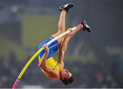 1 October 2019; Armand Duplantis of Sweden competing in the Men's pole vault final during day five of the World Athletics Championships 2019 at the Khalifa International Stadium in Doha, Qatar. Photo by Sam Barnes/Sportsfile