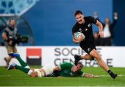 19 October 2019; George Bridge of New Zealand on his way to scoring a try during the 2019 Rugby World Cup Quarter-Final match between New Zealand and Ireland at the Tokyo Stadium in Chofu, Japan. Photo by Ramsey Cardy/Sportsfile