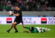 19 October 2019; Anton Lienert-Brown of New Zealand beats a tackle by Joey Carbery of Ireland during the 2019 Rugby World Cup Quarter-Final match between New Zealand and Ireland at the Tokyo Stadium in Chofu, Japan. Photo by Ramsey Cardy/Sportsfile