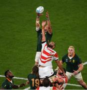 20 October 2019; Franco Mostert of South Africa wins possession in the lineout from Michael Leitch of Japan during the 2019 Rugby World Cup Quarter-Final match between Japan and South Africa at the Tokyo Stadium in Chofu, Japan. Photo by Ramsey Cardy/Sportsfile