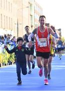 27 October 2019; Alvin Duggan crosses the finish line with Donnacha Maher, aged 6, from Enniscorthy, Co. Wexford, in today’s 2019 KBC Dublin Marathon. 22,500 runners took to the Fitzwilliam Square start line today to participate in the 40th running of the KBC Dublin Marathon, making it the fifth largest marathon in Europe. Photo by Sam Barnes/Sportsfile