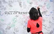 10 November 2019; A runner signs the 'Wall of Remembrance' following the Remembrance Run 5k at Phoenix Park in Dublin. Photo by David Fitzgerald/Sportsfile