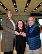16 November 2019; F41 Discus bronze medalist Niamh McCarthy, from Carrigaline, Cork, with her parents Caroline and Flor at Dublin Airport on Team Ireland's return from the World Para Athletics Championships 2019, held in Dubai. Photo by Stephen McCarthy/Sportsfile