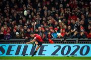 23 November 2019; JJ Hanrahan of Munster kicks a conversion during the Heineken Champions Cup Pool 4 Round 2 match between Munster and Racing 92 at Thomond Park in Limerick. Photo by Diarmuid Greene/Sportsfile