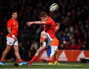 29 November 2019; Ben Healy of Munster kicks a penalty against Edinburgh during the Guinness PRO14 Round 7 match between Munster and Edinburgh at Irish Independent Park in Cork. Photo by Matt Browne/Sportsfile