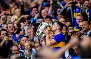 18 August 2019; Tipperary captain Séamus Callanan kisses the Liam MacCarthy cup following the GAA Hurling All-Ireland Senior Championship Final match between Kilkenny and Tipperary at Croke Park in Dublin. Photo by Piaras Ó Mídheach/Sportsfile