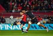 7 December 2019; JJ Hanrahan of Munster kicks the ball downfield under pressure from Will Skelton of Saracens during the Heineken Champions Cup Pool 4 Round 3 match between Munster and Saracens at Thomond Park in Limerick. Photo by Seb Daly/Sportsfile