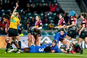 28 December 2019; Referee, Joy Neville, awards a try to Leinster scored by Daisy Earle, centre, during the Women's Rugby Friendly between Harlequins and Leinster at Twickenham Stadium in London, England. Photo by Matt Impey/Sportsfile