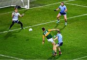 25 January 2020; David Clifford of Kerry, 14, shoots past Dublin's Eoin Murchan, 7 and goalkeeper Evan Comerford to score a goal in the 18th minute of the Allianz Football League Division 1 Round 1 match between Dublin and Kerry at Croke Park in Dublin. Photo by Ray McManus/Sportsfile