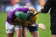 2 February 2020; Shaun Murphy of Wexford and Tony Kelly of Clare jostle each other near the end of the Allianz Hurling League Division 1 Group B Round 2 match between Wexford and Clare at Chadwicks Wexford Park in Wexford. Photo by Ray McManus/Sportsfile