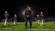 14 February 2020; Republic of Ireland assistant coach Pearl Slattery, centre, with her team before the Women's Under-17s International Friendly between Republic of Ireland and Iceland at the RSC in Waterford United. Photo by Matt Browne/Sportsfile