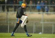 16 February 2020; Eibhear Quilligan of Clare attempts to dry his hurley  during the Allianz Hurling League Division 1 Group B Round 3 match between Clare and Laois at Cusack Park in Ennis, Clare. Photo by Eóin Noonan/Sportsfile