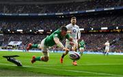 23 February 2020; Peter O'Mahony of Ireland fails to meet a crossfield kick to the try line by team-mate Jonathan Sexton during the Guinness Six Nations Rugby Championship match between England and Ireland at Twickenham Stadium in London, England. Photo by Brendan Moran/Sportsfile