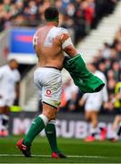 23 February 2020; CJ Stander of Ireland puts back on his jersey during the Guinness Six Nations Rugby Championship match between England and Ireland at Twickenham Stadium in London, England. Photo by Brendan Moran/Sportsfile