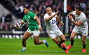 23 February 2020; Bundee Aki of Ireland breaks away from Jonathan Joseph and Owen Farrell of England during the Guinness Six Nations Rugby Championship match between England and Ireland at Twickenham Stadium in London, England. Photo by Brendan Moran/Sportsfile