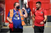 15 August 2020; Jack Brady of Shelbourne speaking with Peter O'Connor on arrival at Tolka Park prior to the SSE Airtricity League Premier Division match between Shelbourne and Derry City at Tolka Park in Dublin. Photo by Stephen McCarthy/Sportsfile