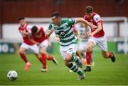 16 August 2020; Aaron Greene of Shamrock Rovers makes a break during the SSE Airtricity League Premier Division match between St Patrick's Athletic and Shamrock Rovers at Richmond Park in Dublin. Photo by Stephen McCarthy/Sportsfile