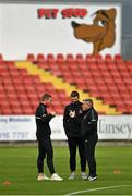 22 August 2020; Dundalk first team coach John Gill, right, in conversation with John Mountney, left, and Patrick McEleney prior to the SSE Airtricity League Premier Division match between Sligo Rovers and Dundalk at The Showgrounds in Sligo. Photo by Seb Daly/Sportsfile
