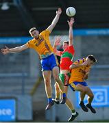 30 August 2020; Gus Farrell, left, and Dean Ryan of Na Fianna contests a kick-out against Jason Whelan of Ballymun Kickhams during the Dublin County Senior Football Championship Quarter-Final match between Ballymun Kickhams and Na Fianna at Parnell Park in Dublin. Photo by Piaras Ó Mídheach/Sportsfile