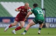 30 August 2020; Keith Earls of Munster in action against Sammy Arnold of Connacht during the Guinness PRO14 Round 15 match between Munster and Connacht at the Aviva Stadium in Dublin. Photo by Brendan Moran/Sportsfile