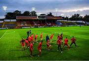 3 October 2020; Shelbourne players warm up prior to the SSE Airtricity League Premier Division match between Shelbourne and Bohemians at Tolka Park in Dublin. Photo by Stephen McCarthy/Sportsfile