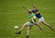 25 October 2020; Keith Beirne of Leitrim kicks a point under pressure from Alan Campbell of Tipperary during the Allianz Football League Division 3 Round 7 match between Leitrim and Tipperary at Avantcard Páirc Sean Mac Diarmada in Carrick-on-Shannon, Leitrim. Photo by Seb Daly/Sportsfile