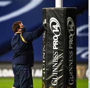 25 October 2020; A groundsman sanitises the post protector ahead of the Guinness PRO14 match between Edinburgh and Connacht at BT Murrayfield in Edinburgh, Scotland. Photo by Paul Devlin/Sportsfile