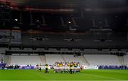 31 October 2020; The Ireland team huddle prior to the Guinness Six Nations Rugby Championship match between France and Ireland at Stade de France in Paris, France. Photo by Sportsfile