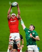 13 November 2020; Shane Lewis-Hughes of Wales wins a lineout ahead of Peter O'Mahony of Ireland during the Autumn Nations Cup match between Ireland and Wales at Aviva Stadium in Dublin. Photo by David Fitzgerald/Sportsfile