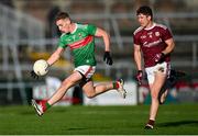 15 November 2020; Eoghan McLaughlin of Mayo in action against Johnny Heaney of Galway during the Connacht GAA Football Senior Championship Final match between Galway and Mayo at Pearse Stadium in Galway. Photo by Ramsey Cardy/Sportsfile