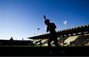 21 November 2020; Clare players warm-up prior to the GAA Hurling All-Ireland Senior Championship Quarter-Final match between Clare and Waterford at Pairc Uí Chaoimh in Cork. Photo by Harry Murphy/Sportsfile