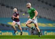 29 November 2020; Cian Lynch of Limerick on a solo run during the GAA Hurling All-Ireland Senior Championship Semi-Final match between Limerick and Galway at Croke Park in Dublin. Photo by Piaras Ó Mídheach/Sportsfile