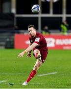 19 December 2020; JJ Hanrahan of Munster kicks a penalty during the Heineken Champions Cup Pool B Round 2 match between ASM Clermont Auvergne and Munster at Stade Marcel-Michelin in Clermont-Ferrand, France. Photo by Julien Poupart/Sportsfile