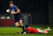 23 January 2021; Jordan Larmour of Leinster escapes the tackle of Conor Murray of Munster during the Guinness PRO14 match between Munster and Leinster at Thomond Park in Limerick. Photo by Ramsey Cardy/Sportsfile