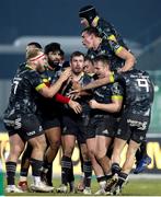 30 January 2021; JJ Hanrahan of Munster is congratulated by team-mates Jeremy Loughman, Damien de Allende, Rory Scannell and Tommy O'Donnell after kicking a drop goal to win the Guinness PRO14 match between Benetton and Munster at Stadio Monigo in Treviso, Italy. Photo by Roberto Bregani/Sportsfile