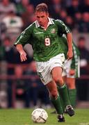 10 November 1996; David Kelly of Republic of Ireland during the FIFA World Cup 1998 Group 8 Qualifying match between Republic of Ireland and Iceland at Lansdowne Road in Dublin. Photo by Brendan Moran/Sportsfile