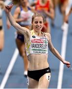 6 March 2021; Elise Vanderelst of Belgium celebrates winning gold in the Women's 1500m final during the second session on day two of the European Indoor Athletics Championships at Arena Torun in Torun, Poland. Photo by Sam Barnes/Sportsfile