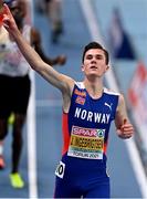7 March 2021; Jakob Ingebrigtsen of Norway celebrates winning gold in the Men's 3000m Final during the second session on day three of the European Indoor Athletics Championships at Arena Torun in Torun, Poland. Photo by Sam Barnes/Sportsfile